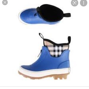 Burberry
Flinton Check Rain Booties Size 33
